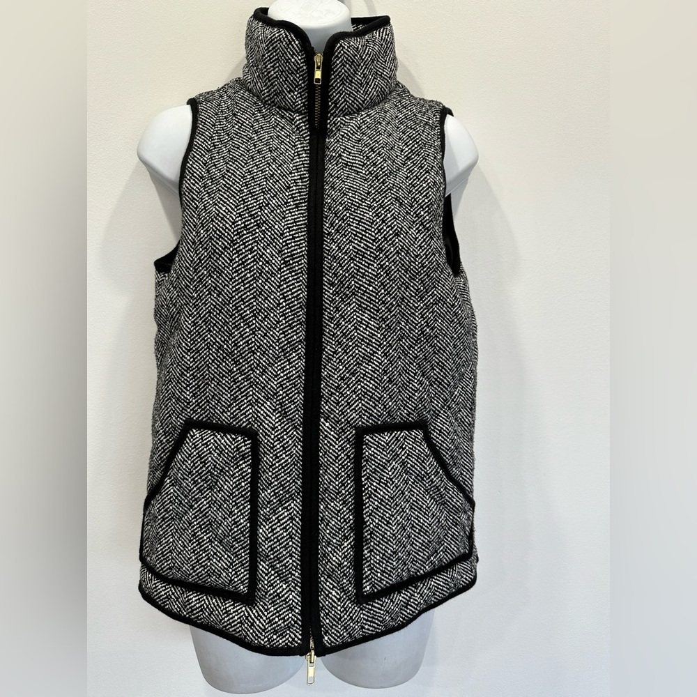 Herringbone vest with gold zipper